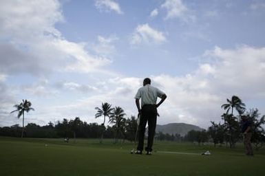 Barack Obama plays golf with Prime Minister Najib Razak, Joe Paulsen, and Mike Brush in Kaneohe Bay, Hawaii, December 24, 2014