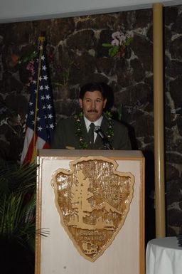 [Assignment: 48-DPA-09-28-08_SOI_K_NPS_Vol_AZ] President's Call to Service Award ceremony and reception for volunteers at the U.S.S. Arizona Memorial, Pearl Harbor, Honolulu, Hawaii, with Secretary Dirk Kempthorne [joining the National Park Service's Chief Historian for the Memorial, Daniel Martinez, among the dignitaries on hand] [48-DPA-09-28-09_SOI_K_NPS_Vol_AZ_IOD_4599.JPG]