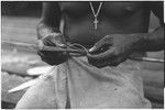 Ambaiat: arrow hafting, tip being attached to shaft with plant fibre