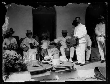 Traditional hat (pare) ceremony