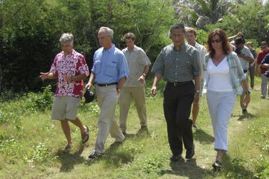 [Assignment: 48-DPA-SOI_K_Guam_6-6-7-07] Pacific Islands Tour: Visit of Secretary Dirk Kempthorne [and aides] to Guam, U.S. Territory [48-DPA-SOI_K_Guam_6-6-7-07__DI12157.JPG]