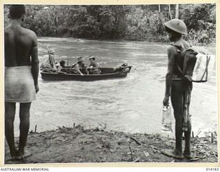 1943-01-22. PAPUA. ALLIED TROOPS ON THE MOVE FROM BUNA TO SANANANDA BY SMALL RIVER CRAFT