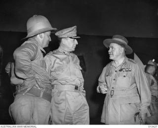 1942-10-12. GENERAL MACARTHUR, GENERAL BLAMEY AND MR FORDE (MINISTER OF THE ARMY) PHOTOGRAPHED ON THEIR ARRIVAL IN NEW GUINEA. (NEGATIVE BY BOTTOMLEY)