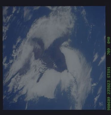 STS091-709-040 - STS-091 - Earth observations taken from orbiter Discovery during STS-91 mission