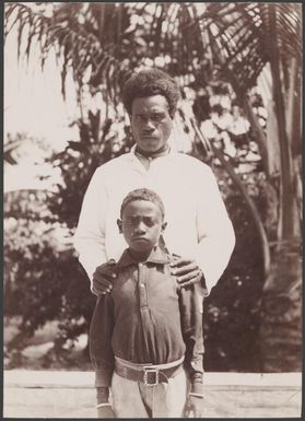 Hugo Hebala and his son George at Bugotu, Solomon Islands, 1906 / J.W. Beattie