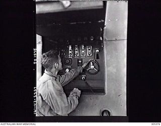 RENDOVA, BRITISH SOLOMON ISLANDS PROTECTORATE. C.1944. THE CONTROL POSITION FOR A NEW ZEALAND MANNED AIR SEARCH RADAR. (NAVAL HISTORICAL COLLECTION)