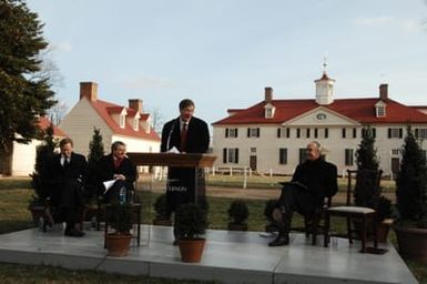[Assignment: 48-DPA-01-12-09_SOI_K_Mt_Vernon] Visit of Secretary Dirk Kempthorne to Mount Vernon Estate and Gardens, Mount Vernon, Virginia, [for touring and announcement of the U.S. nomination of the George Washington home, along with the Papahanaumokuakea Marine National Monument in Hawaii, for inclusion on the United Nations Educational, Scientific, and Cultural Organization's (UNESCO's) World Heritage List. Joining Secretary Kempthorne for the announcement was James Rees, Executive Director of the Mount Vernon Estate and Gardens.] [48-DPA-01-12-09_SOI_K_Mt_Vernon_IOD_9453.JPG]