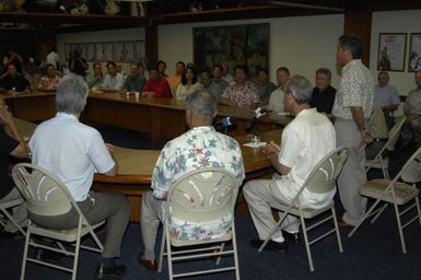 [Assignment: 48-DPA-SOI_K_Guam_6-6-7-07] Pacific Islands Tour: Visit of Secretary Dirk Kempthorne [and aides] to Guam, U.S. Territory [48-DPA-SOI_K_Guam_6-6-7-07__DI11114.JPG]