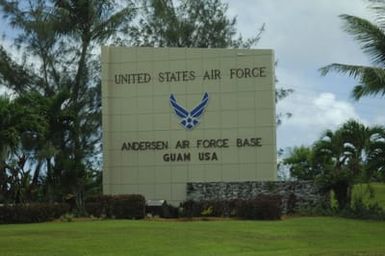 [Assignment: 48-DPA-SOI_K_Guam_6-6-7-07] Pacific Islands Tour: Visit of Secretary Dirk Kempthorne [and aides] to Guam, U.S. Territory [48-DPA-SOI_K_Guam_6-6-7-07__DI12191.JPG]