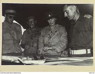 BOUGAINVILLE. 1945-03-31. LIEUTENANT-COLONEL B.J. CALLINAN, COMMANDING OFFICER, 26 INFANTRY BATTALION (4), EXPLAINING THE OPERATIONAL MOVEMENTS TO LADY WAKEHURST (3), LIEUTENANT-GENERAL S.G. ..