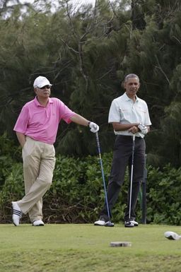 Barack Obama plays golf with Prime Minister Najib Razak, Joe Paulsen, and Mike Brush in Kaneohe Bay, Hawaii, December 24, 2014