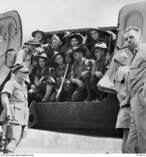 1942-12-11. NEW GUINEA. REINFORCEMENTS FOR THE BUNA AREA. THIS IS THE FIRST TIME AUSTRALIAN TROOPS HAVE BEEN FLOWN INTO ACTION. GENERAL SIR THOMAS BLAMEY WISHES THE TROOPS "GOOD LUCK". (NEGATIVE BY ..