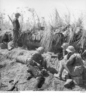 1942-12-05. PAPUA. ALLIES ATTACK BUNA. A SIGNALLERS' POST, MANNED BY AMERICANS, AT A FORWARD AREA IN BUNA. (NEGATIVE BY G. SILK)