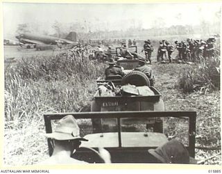 1943-10-01. NEW GUINEA. ATTACK ON KAIAPIT. AUSTRALIAN INFANTRY RIDE IN JEEPS TO THE AIRSTRIP FROM WHICH TRANSPORT PLANES WILL CARRY THEM TO THE FRONT. (NEGATIVE BY MILITARY HISTORY NEGATIVES)