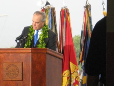 [Assignment: 48-DPA-12-6-06_K_CPix_Kemp_HI] Visit of Secretary Dirk Kempthorne [and aides] to Pearl Harbor, Honolulu, Hawaii [for commemorative events on the 65th anniversary of the Japanese attack] [48-DPA-12-6-06_K_CPix_Kemp_HI_IMG_0186.JPG]