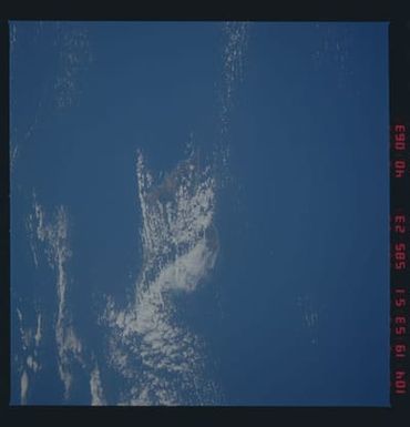 51D-40-063 - STS-51D - STS-51D earth observations