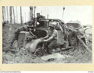 HANSA BAY, NEW GUINEA. 1944-06-22. TROOPS OF NO.27 PLATOON, 2/1ST GUARD REGIMENT, REPAIRING A JAPANESE MOTOR VEHICLE WHICH WAS ABANDONED BY THE RETREATING ENEMY FORCES. IDENTIFIED PERSONNEL ARE:- ..