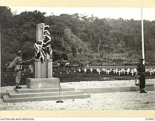 FINSCHHAFEN, NEW GUINEA, 1944-02-29. VX20308 MAJOR-GENERAL F.H. BERRYMAN, CBE, DSO, OFFICER COMMANDING 2ND AUSTRALIAN CORPS (1); UNVEILS THE MEMORIAL AT THE OFFICIAL OPENING OF THE FINSCHHAFEN WAR ..