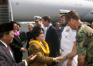 President of Indonesia, Megawati Sukarnoputri greeted by Colonel John West, 15th Air Base Wing Vice Commander, upon her arrival at Hickam Air Force Base, Hawaii. President Megawati stopped at Hickam to refuel her aircraft. She is enroute to New York to address the UN General Assembly