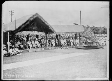 ["[11/2/27], le duc et la duchesse d'York à Suva, Fiji (CNews) : [photographie de presse] / [Agence Rol]", "[11/2/27], le duc et la duchesse d'York à Suva, Fiji (CNews) : [photographie de presse] / [Agence Rol]"]