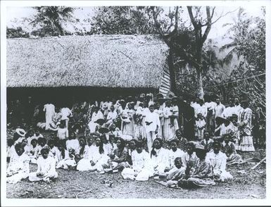 Tahitians waiting to give presents to ex-queen of Samoa