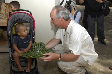 [Assignment: 48-DPA-SOI_K_Guam_6-6-7-07] Pacific Islands Tour: Visit of Secretary Dirk Kempthorne [and aides] to Guam, U.S. Territory [48-DPA-SOI_K_Guam_6-6-7-07__DI11228.JPG]