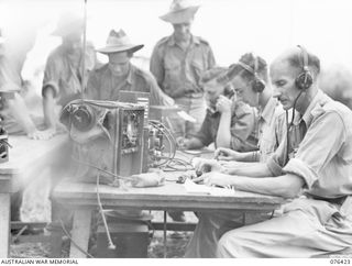 LAE, NEW GUINEA. 1944-10-03. NON COMMISSIONED OFFICERS AND SIGNALMEN OF HEADQUARTERS, 6TH INFANTRY BRIGADE SIGNALS SECTION PRACTICING AT THE UNIT WIRELESS SCHOOL. IDENTIFIED PERSONNEL ARE:- ..