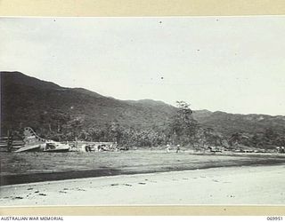 NEW GUINEA, MILNE BAY. 1943-03. REMAINS OF A UNITED STATES B17 FLYING FORTRESS DESTROYED BY JAPANESE BOMBERS IN ITS DISPERSAL BAY AT TURNBULL FIELD