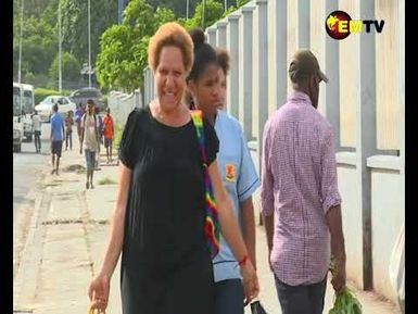POLICE REMOVE STREET VENDORS