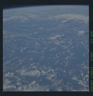 STS067-713-095 - STS-067 - Earth observations taken from shuttle orbiter Endeavour during STS-67 mission