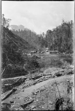Tex Thomas gold mine, Edie Creek, New Guinea, 1933, 2 / Sarah Chinnery