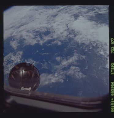 STS092-722-077 - STS-092 - STS-92 Earth observation views
