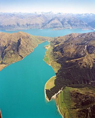 Ngā roto o Te Wai Pounamu