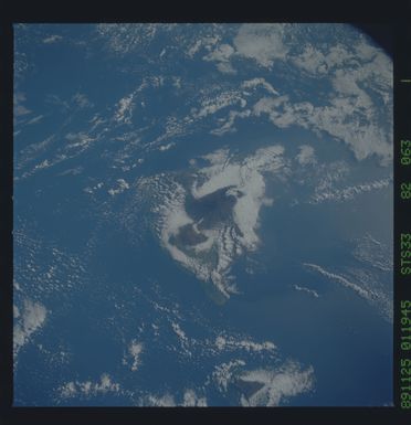 S33-82-063 - STS-033 - STS-33 earth observations