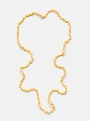 ei (shell necklace)