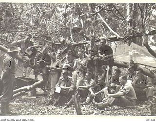 FORTIFICATION POINT, NEW GUINEA, 1944-03-15. OFFICER COMMANDING 32ND FIELD SECURITY SECTION, INTELLIGENCE CORPS, SX20816 CAPTAIN D.E. MIELL (1), PICTURED REVIEWING RECENT OPERATIONS IN A TALK TO ..