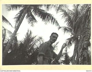 SIALUM, NEW GUINEA. 1944-01-07. AN UNKNOWN MEMBER OF THE 9TH DIVISION