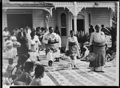Creator unknown : Photograph taken at the double wedding of the sons of Queen Salote of Tonga, Nuku'alofa, Tonga
