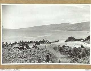 KANOMI BEACH, NEW GUINEA. 1944-01-04. LOOKING DOWN THE COAST FROM KANOMI TOWARDS FORTIFICATION POINT (EXTREME LEFT)