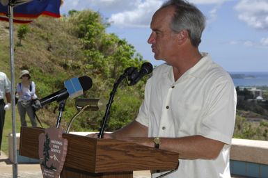 [Assignment: 48-DPA-SOI_K_Guam_6-6-7-07] Pacific Islands Tour: Visit of Secretary Dirk Kempthorne [and aides] to Guam, U.S. Territory [48-DPA-SOI_K_Guam_6-6-7-07__DI11388.JPG]