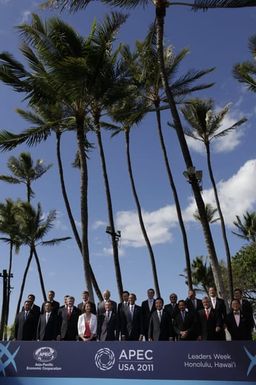 Barack Obama poses with other leaders for the APEC Family Photo in Honolulu, Hawaii, November 13, 2011