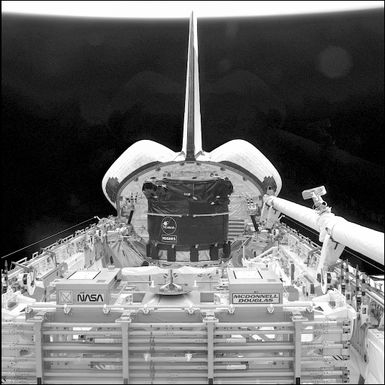 STS-49 onorbit payload bay (PLB) configuration aboard OV-105 taken by ESC