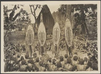 Kaiva-Kulu ceremony, Urama village, Papua New Guinea, ca. 1922 / Frank Hurley