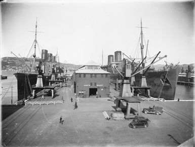 Ships Empress of Japan and Mauretania at Kings Wharf, Wellington