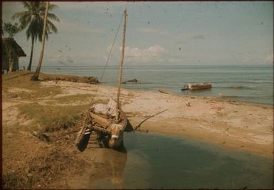 Canoes on Mapamoiwa beach : Mapamoiwa Station, D'Entrecasteaux Islands, Papua New Guinea, 1956-1959 / Terence and Margaret Spencer