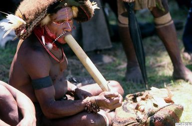 ["ansiktsmålning, huvudbonad, porträtt, man, fotografi, photograph"]