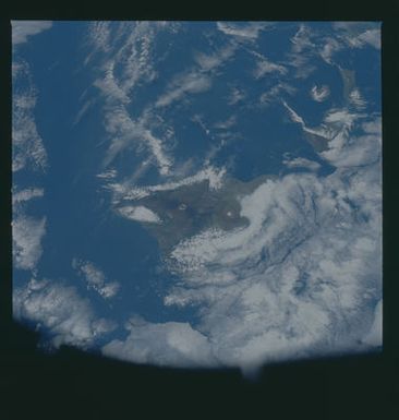 S37-94-047 - STS-037 - Earth observations taken from OV-104 during STS-37 mission