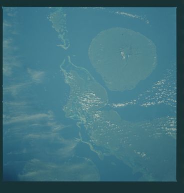 S09-39-2439 - STS-009 - Earth observations taken by the STS-9 crew