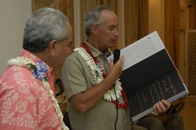 [Assignment: 48-DPA-SOI_K_Amer_Sam] Pacific Islands Tour: Visit of Secretary Dirk Kemmpthorne [and aides] to American Samoa, U.S. Territory [48-DPA-SOI_K_Amer_Sam__DI15505.JPG]