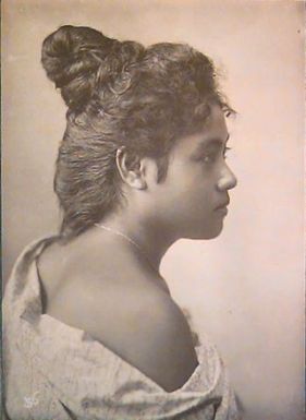 Samoan woman with hair in bun